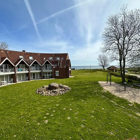 Apartment Urlaub Mit Ostseeblick, Schwimmbad Und Direkter Strandlage *