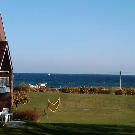 Urlaub Mit Ostseeblick, Schwimmbad Und Direkter Strandlage *