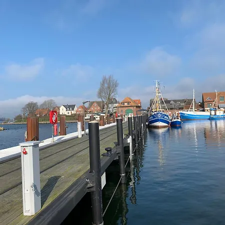 Urlaub Mit Ostseeblick, Schwimmbad Und Direkter Strandlage Apartment *